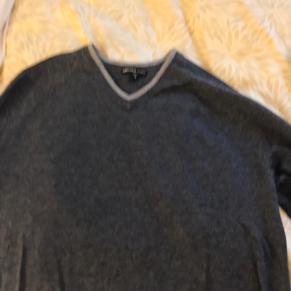 James Perse v neck sweater